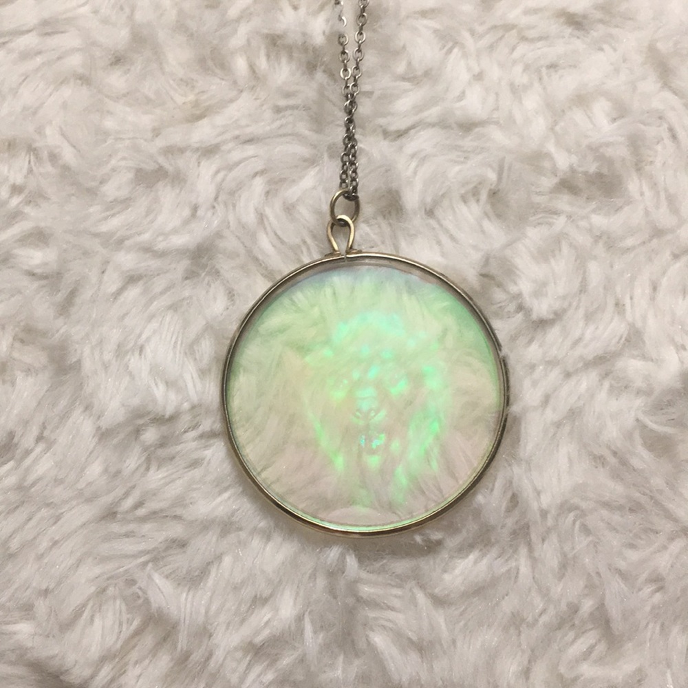 Vintage Gold Lion Hologram necklace ~ 18” chain
